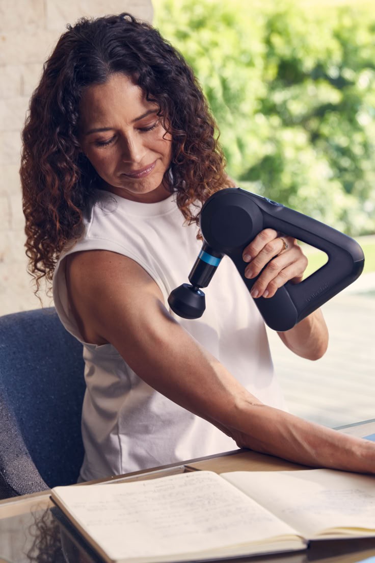 "MASSAGE GUN" (BAHRAIN DELIVERY SAME DAY)